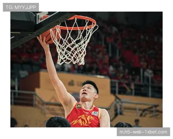 胡金秋护框能力展现 有效限制日本队内线冲击 胡金秋护框能力展现 有效限制日本队内线冲击